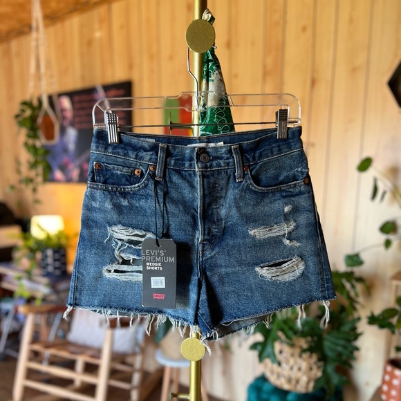 NWT! Levi’s Premium Distressed Wedgie Denim Shorts - Picture 7 of 10